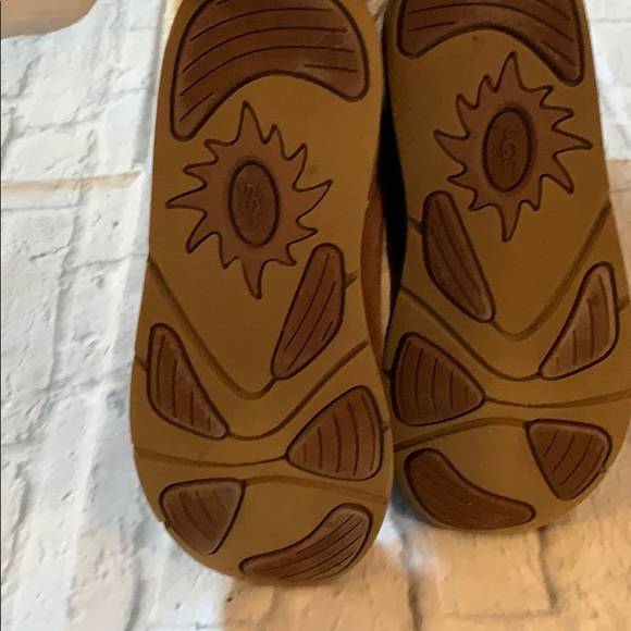 Uggs with buckles - Picture 4 of 4